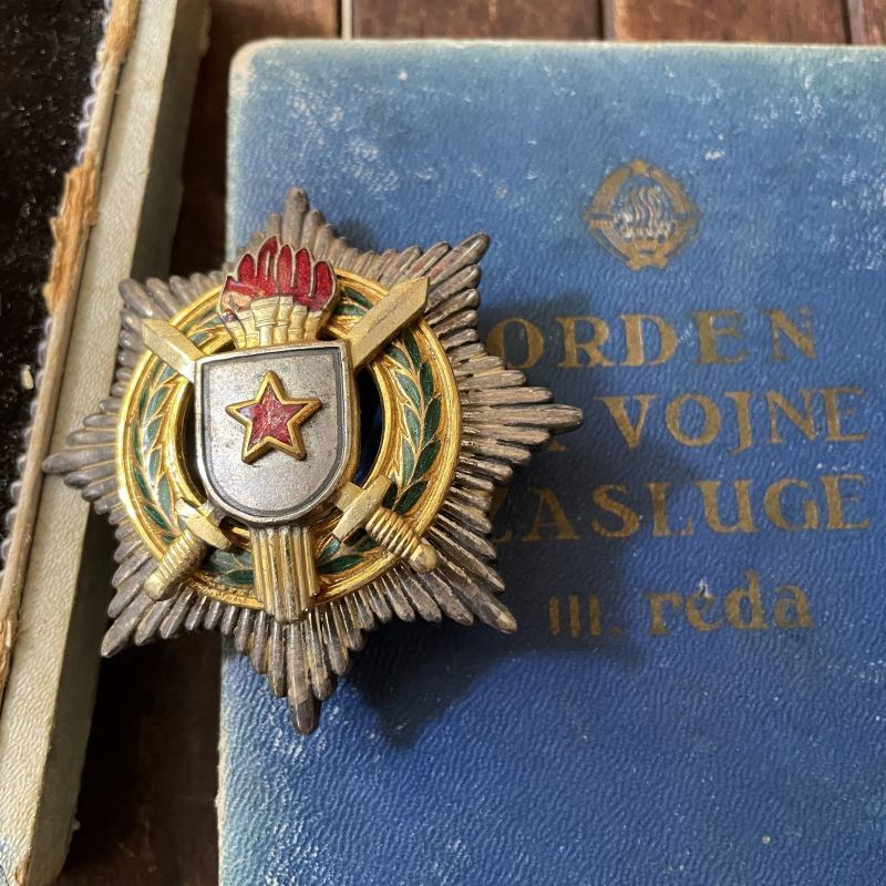 画像1: 超貴重！旧ユーゴスラビアの勲章　ボスニア　実物ミリタリーヴィンテージヨーロッパ