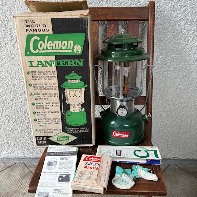 画像1: 箱付き美品！60's Coleman 64年コールマン220F ランタン　USAヴィンテージ /40's30's西海岸ネイティブガレージ雑貨アメリカアンティーク